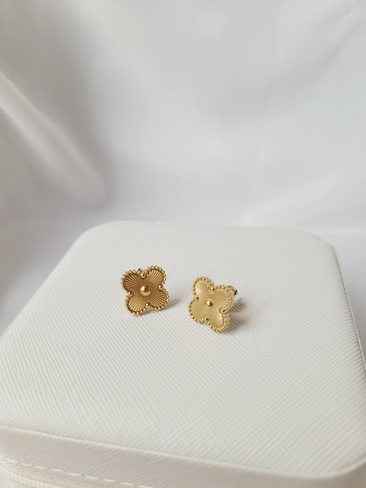 Gold Clover earrings ✨️