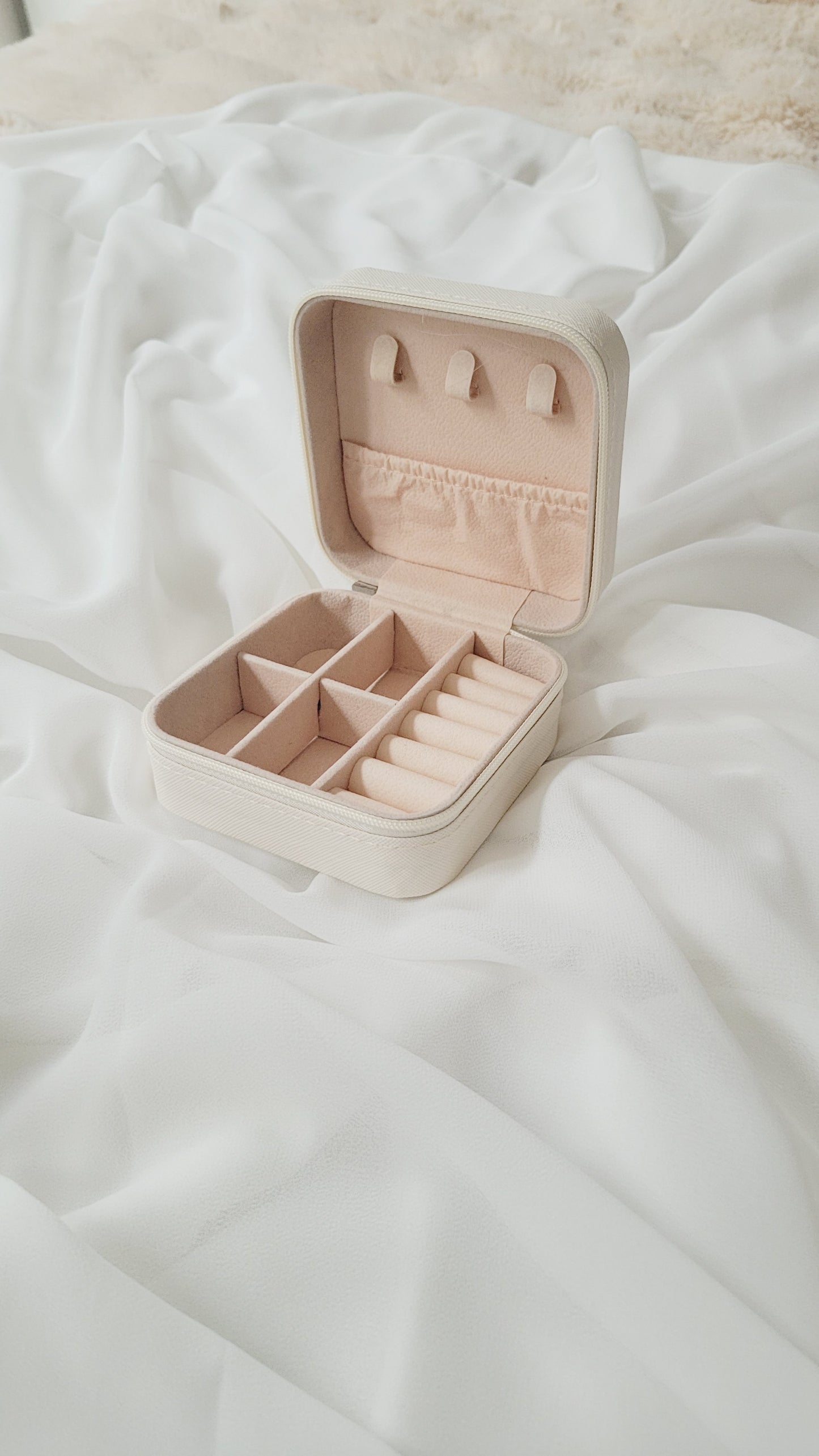 Jewellery box - White