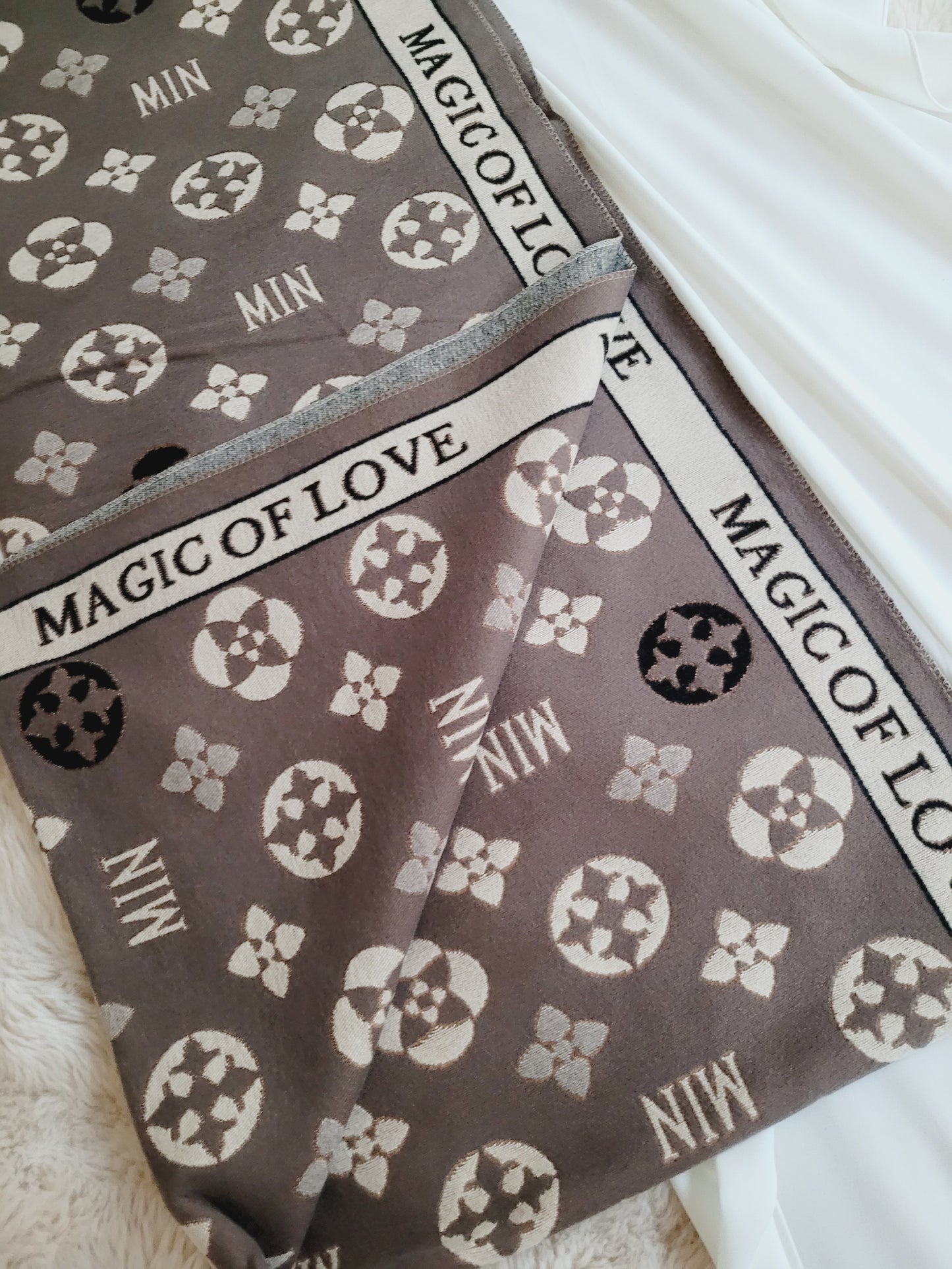 Brown " Magic of love " Scarf