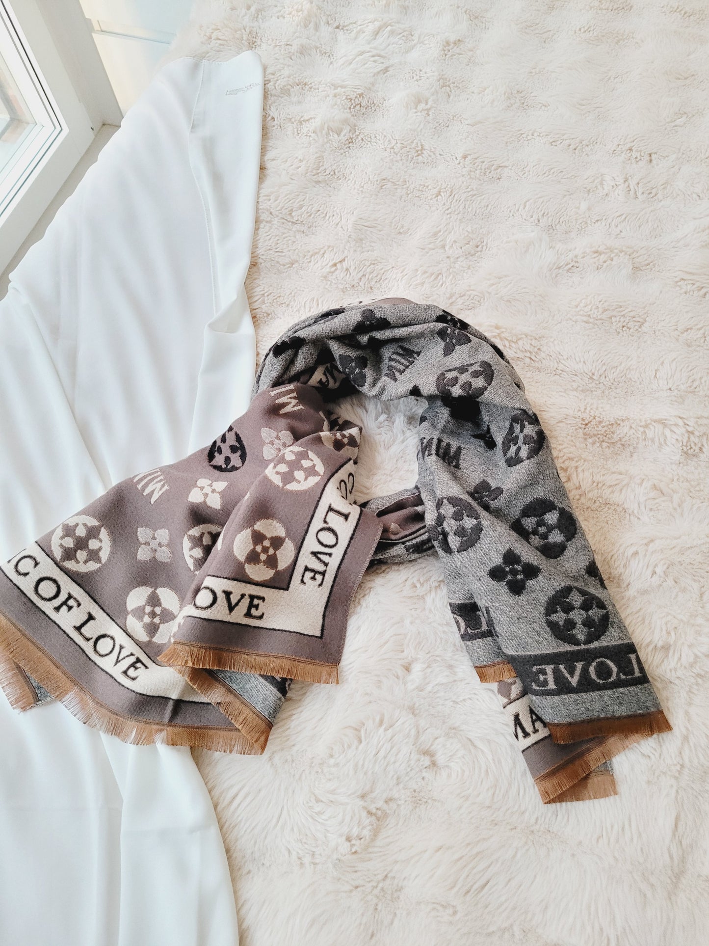 Brown " Magic of love " Scarf