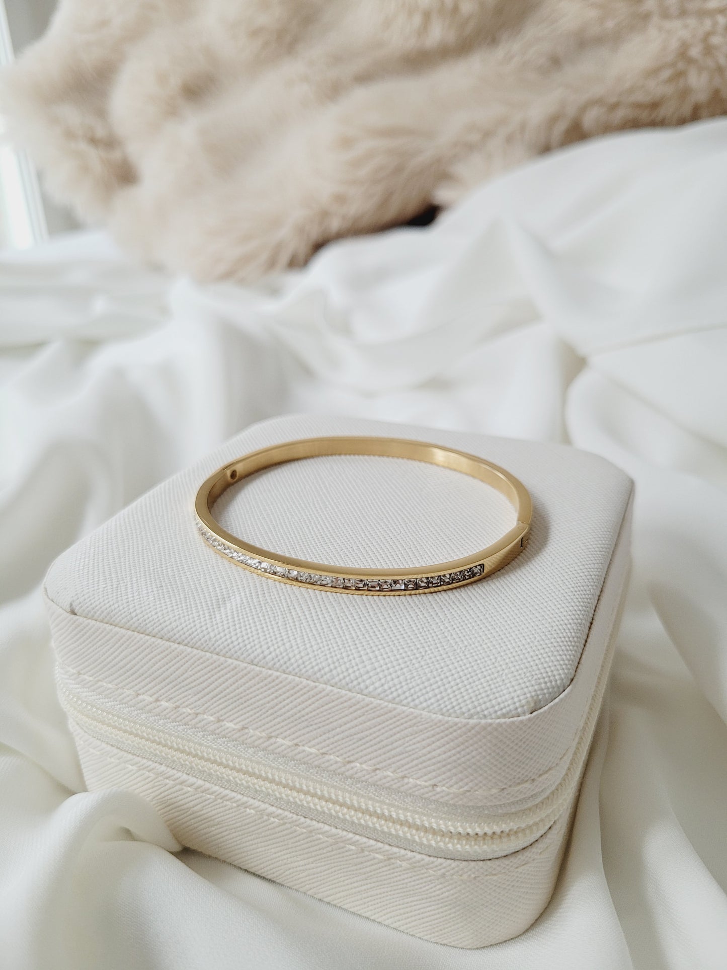 Single line Stone Bangle