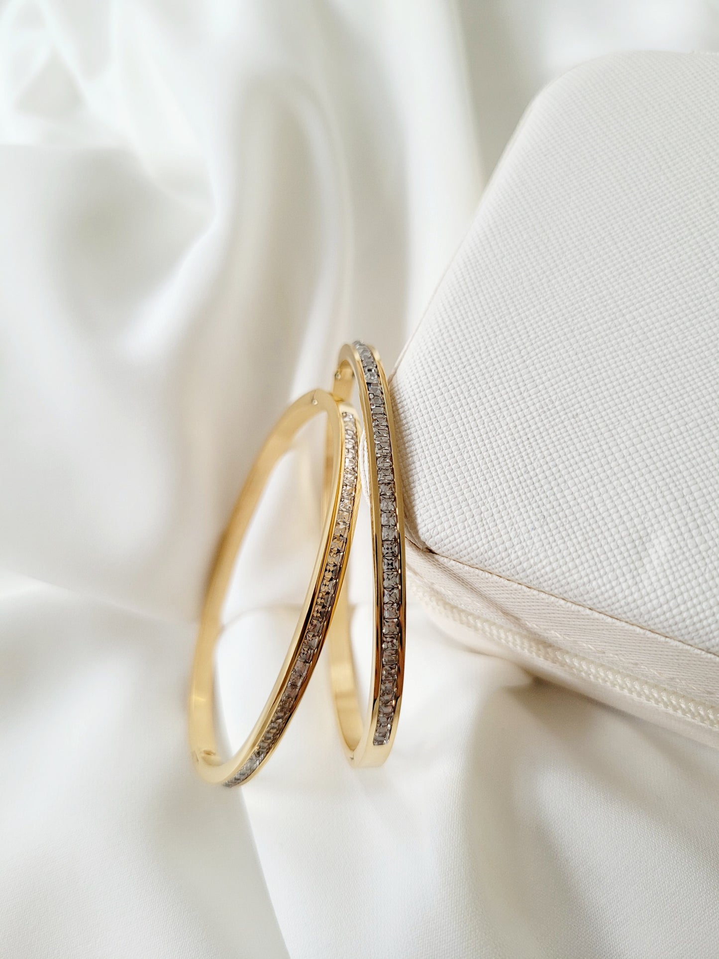Single line Stone Bangle