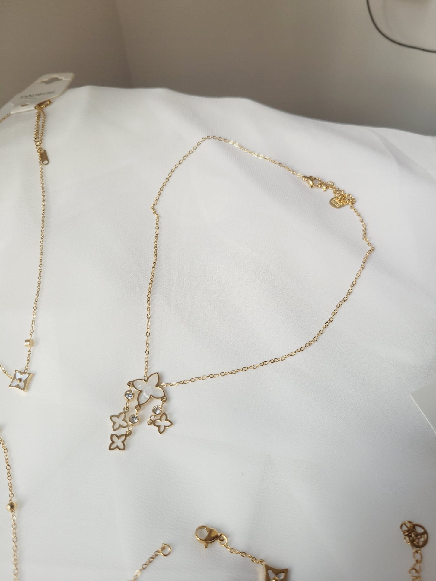 Multi White Blossom Necklace