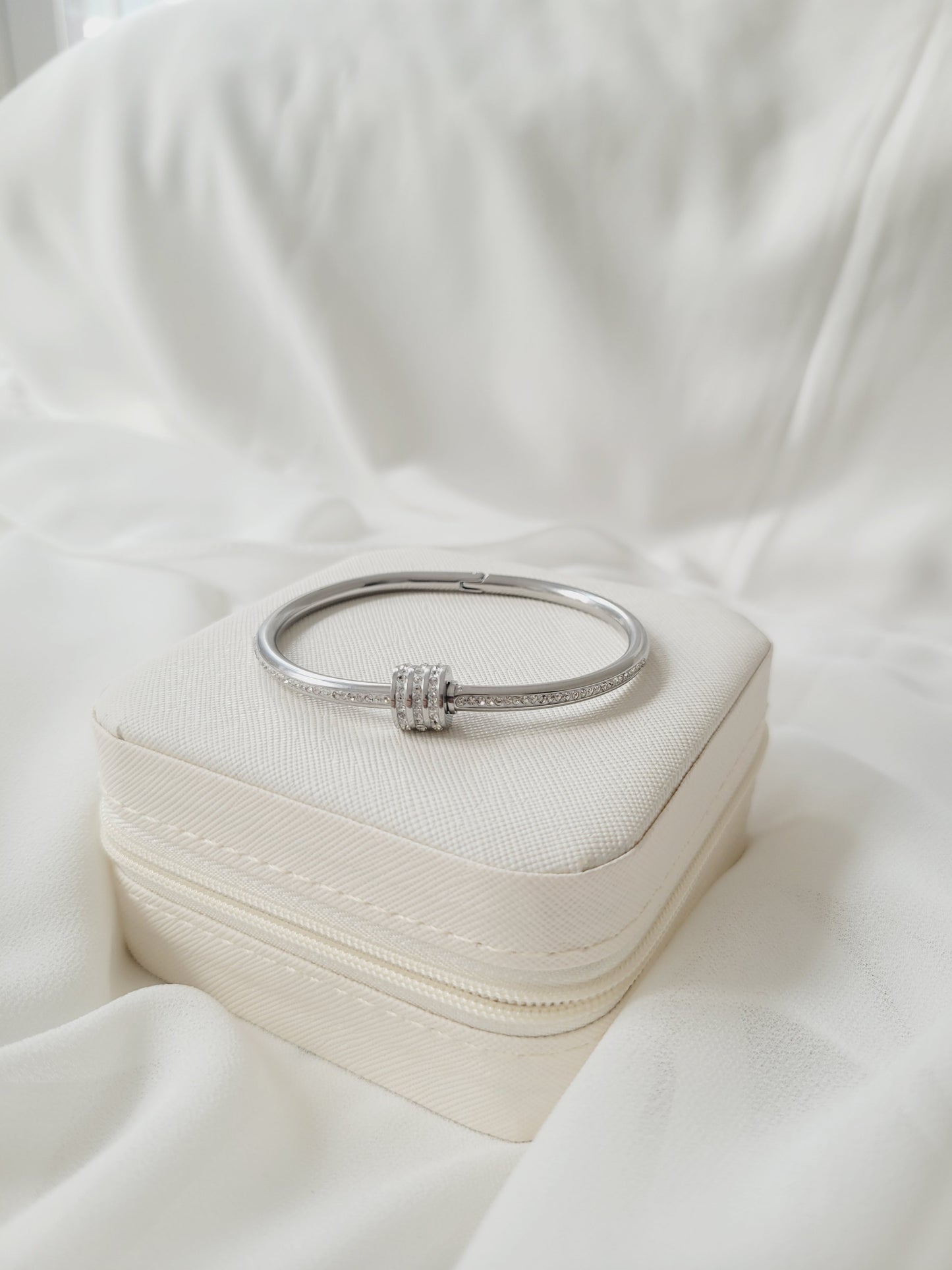 Stone Circle Bangle - Silver color