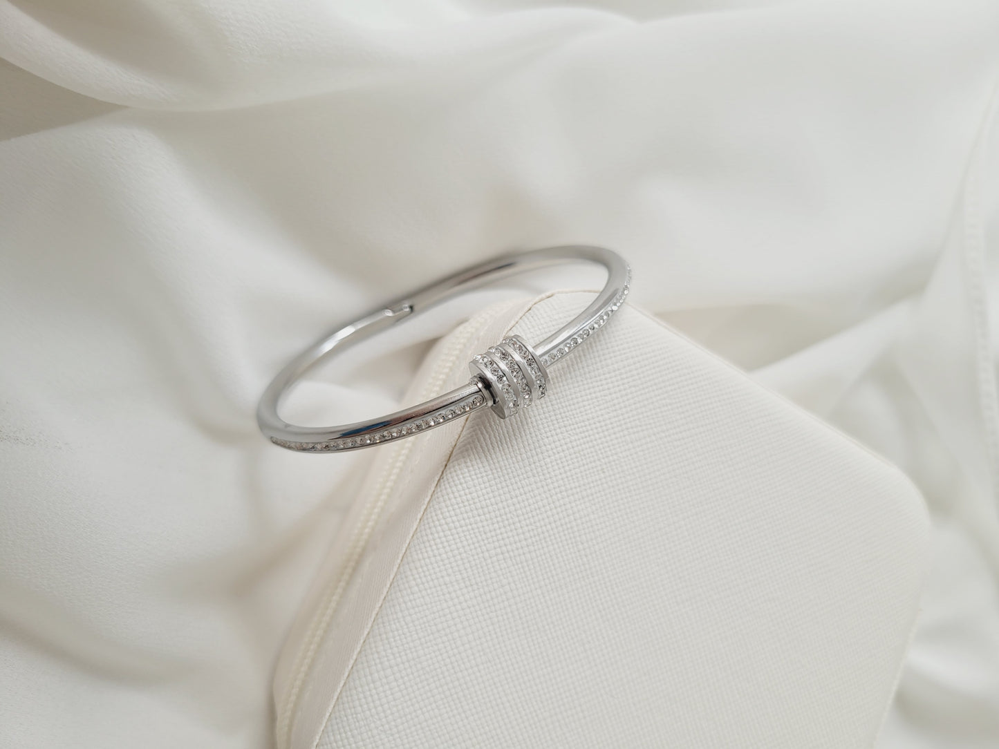 Stone Circle Bangle - Silver color